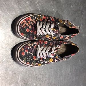 Aeropostale Flowered Canvas Sneakers